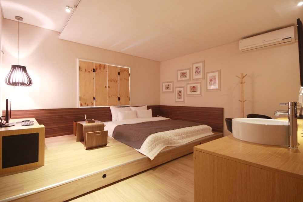 hotel room