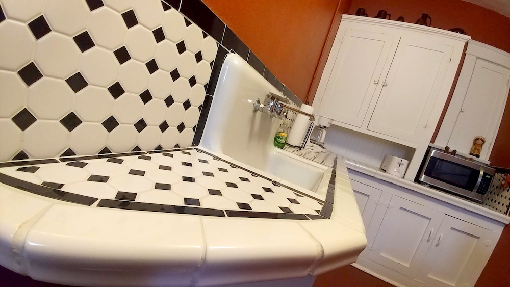 Historic Whiting Hotel Suites - Property Image 34