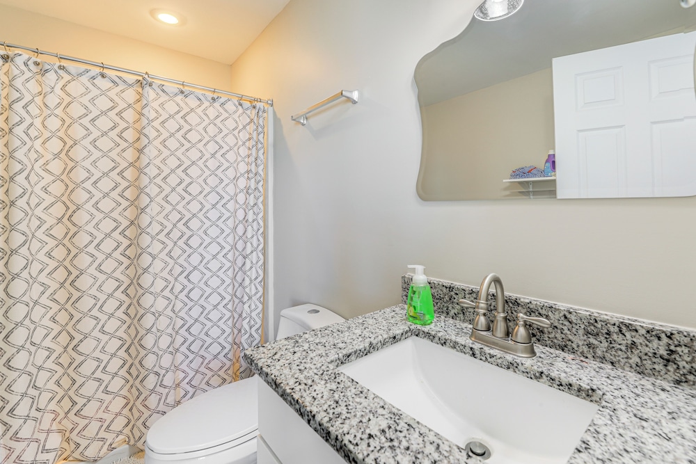 Hot Tub & Decks: North Topsail Beach Home