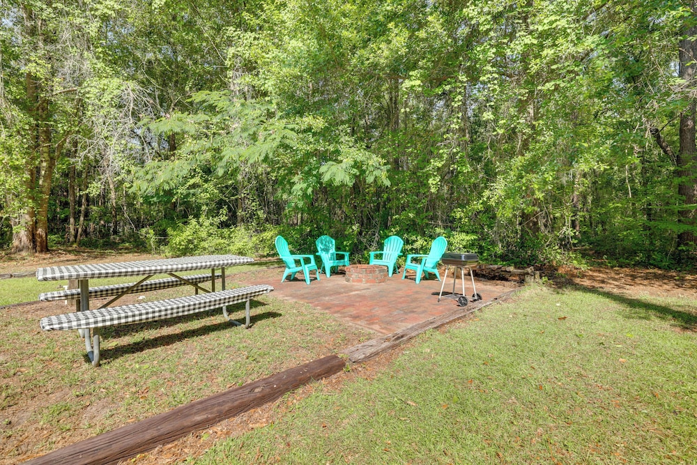 Lake Butler Cabin on 5 Acres w/ Fire Pit!