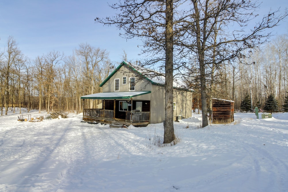 6 Mi to Spider Lake ATV Trails: Cabin w/ Fire Pit