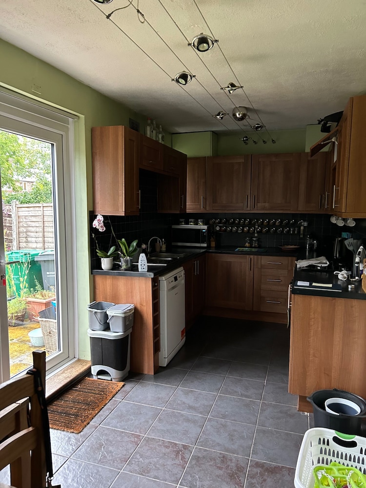 6guests-parking-petsok-familyfriendly-garden