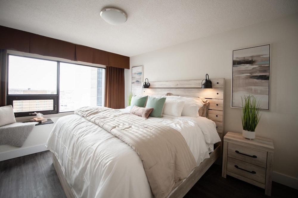 Luxury Downtown One Bedroom Suite view 4