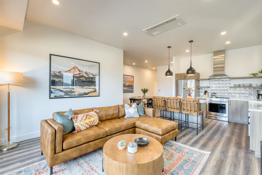 1216 Skyline Ranch 200 Downtown Location Private Hot Tub Mins to Old Bend