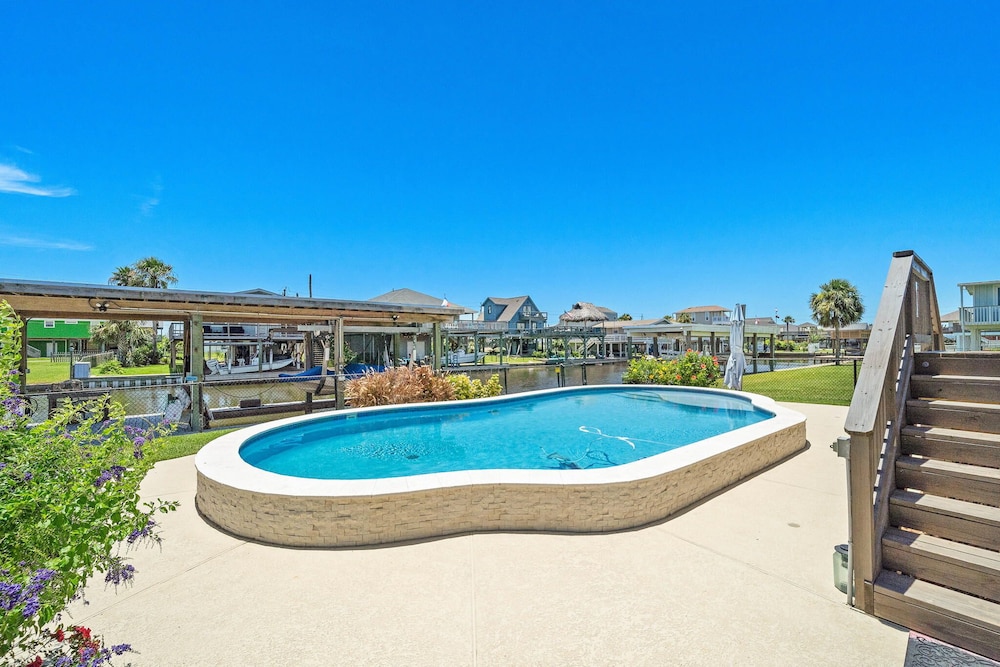 Purple Pelican Paradise by Ryson Vacation Rentals