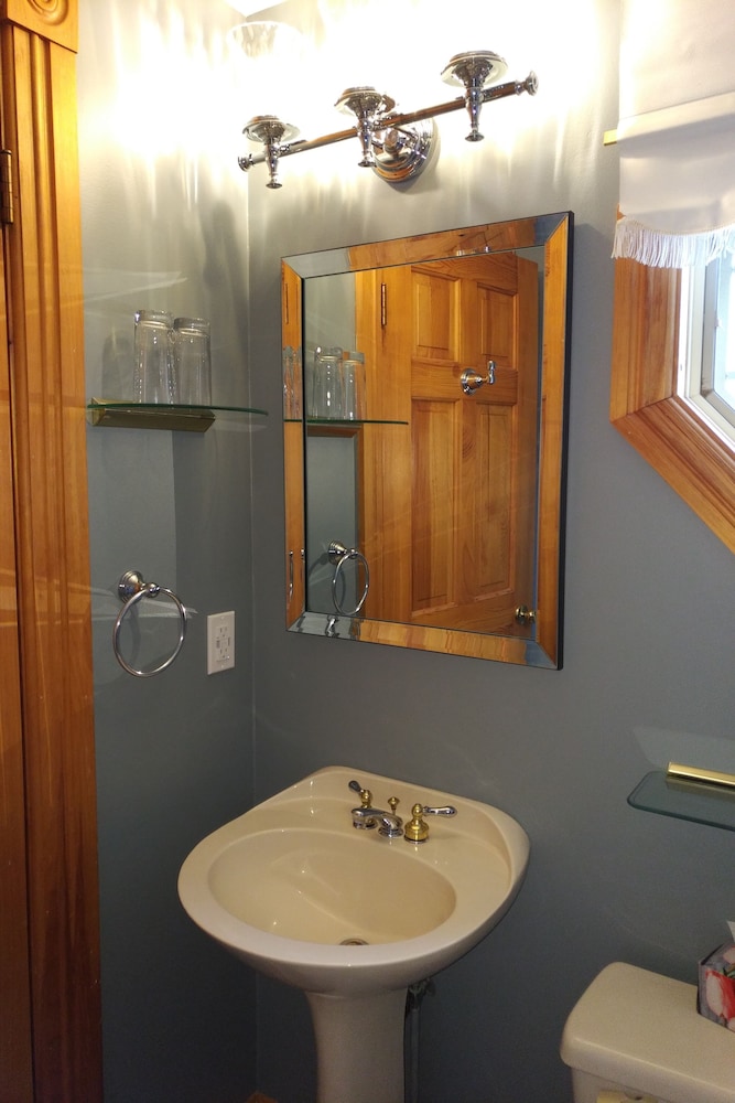 Amherst Shore Country Inn