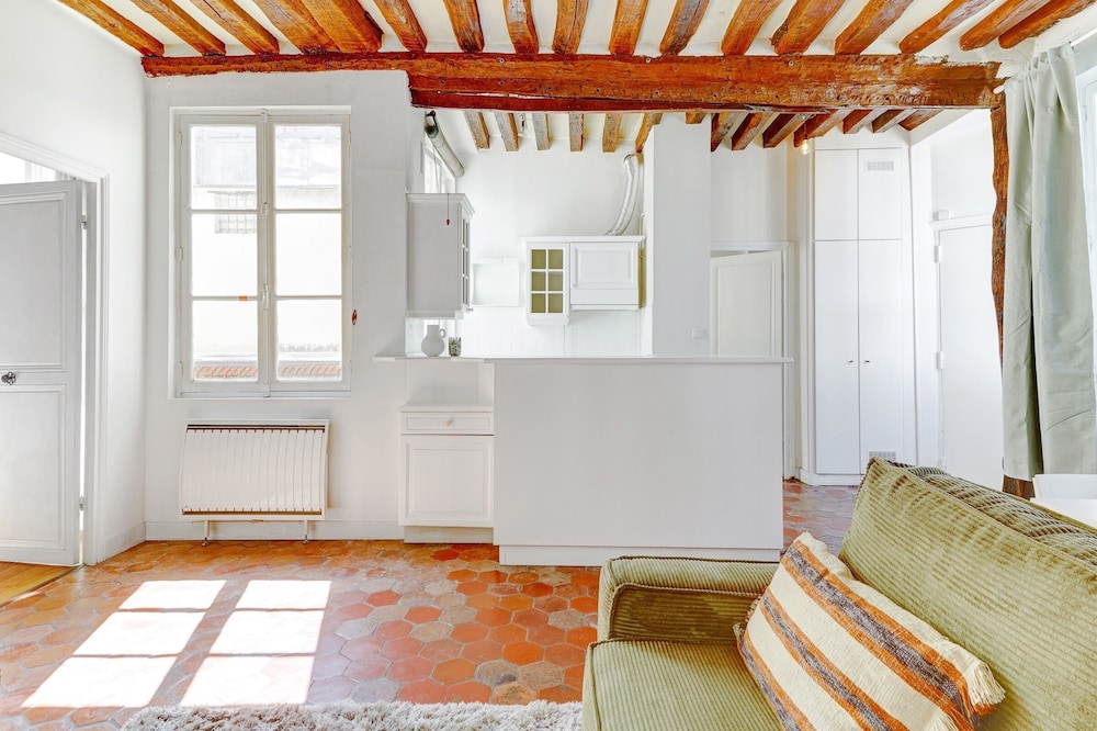 Charming 1BR Near Latin Quarter