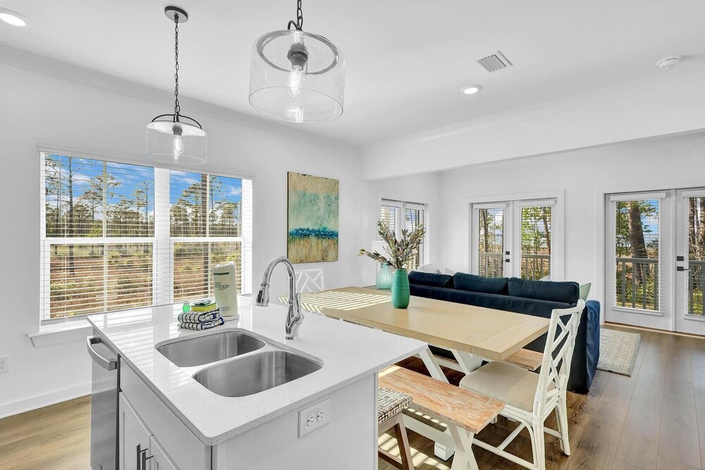 3bd/2.5ba Home w/ Amazing Bay View & Pool view 3