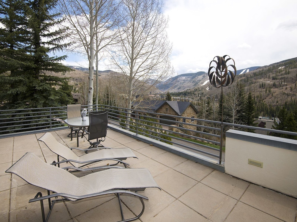 Sandstone Chalet view 4
