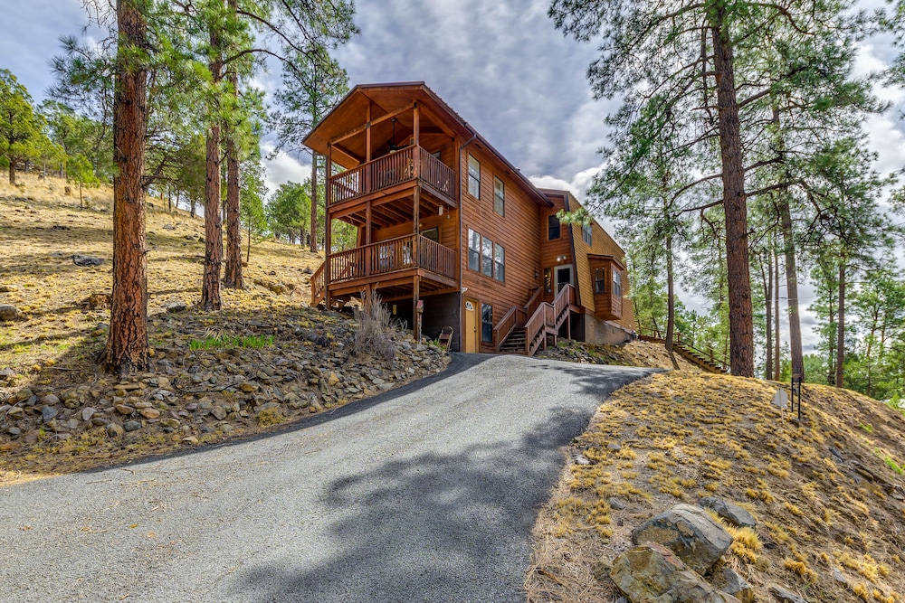 Hotel Family-friendly Ruidoso Cabin - Ski, Hike & Fish! - Image 1