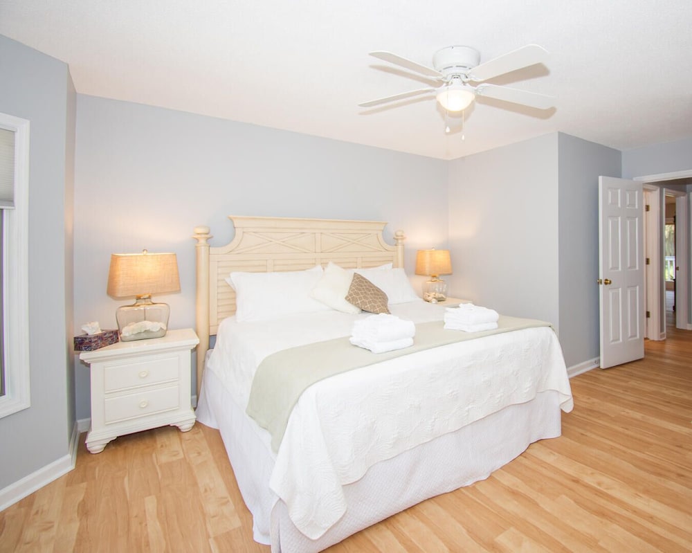 515 Remora Dr view 3
