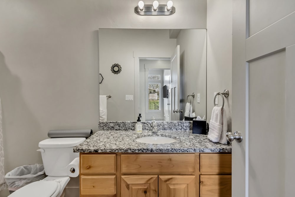 3 Bed 2 Bath King Beds With Smoker Grill