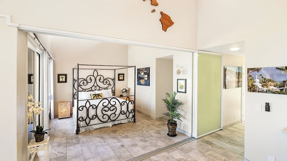 Oceanfront Penthouse With Sunset Views, A/C and Wraparound Lanai! - Vrkcv