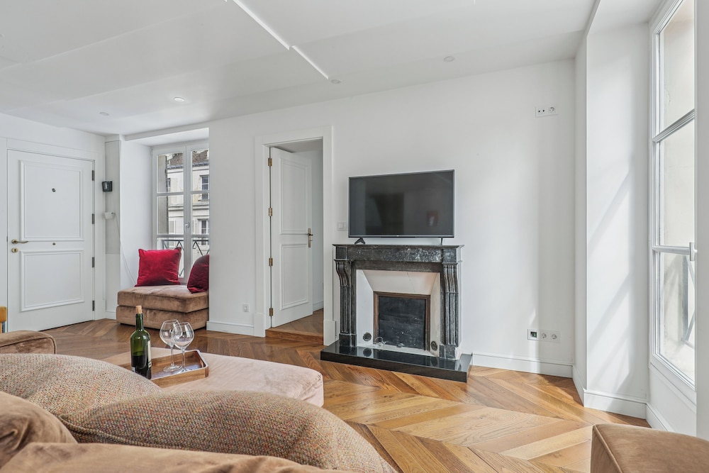 Chic 1BR Near Louvre & Musee d Orsay