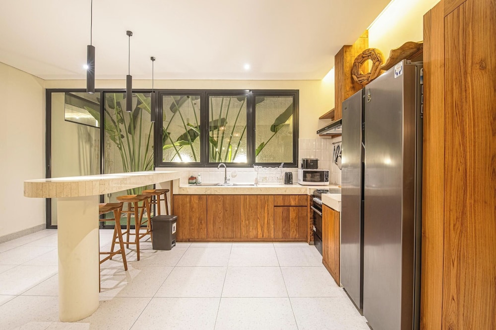 Chic 4-br Villa in Central Seminyak, Beach 5 Mins