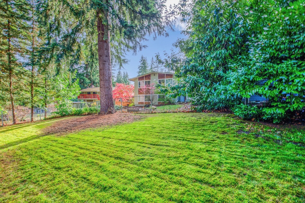 Parkside Escape Oasis in Bellevue fully fenced