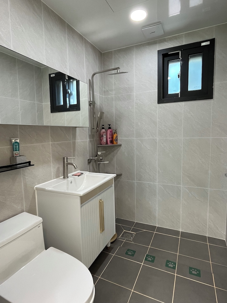 Sea & You pool villa pension