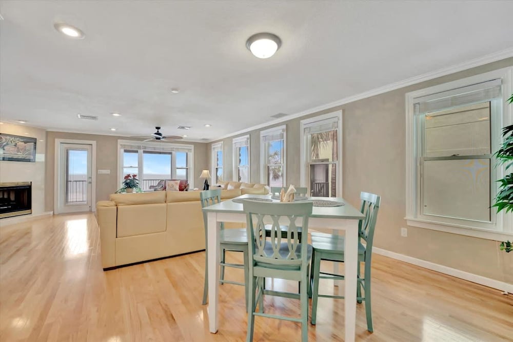 Stones Throw Beachfront Premier Suite 4 Views