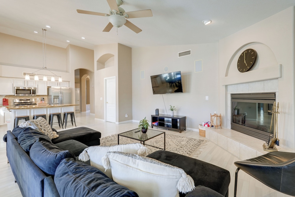 Private Pool & Patio: Spacious Gilbert Getaway!