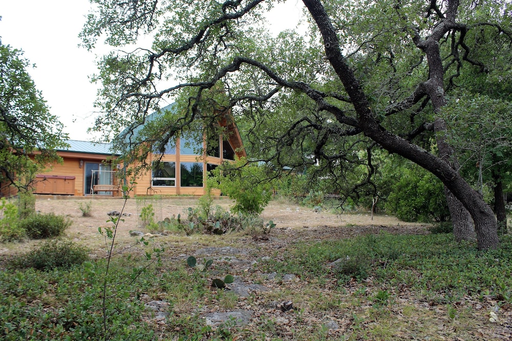 Prow'd House Bed & Breakfast