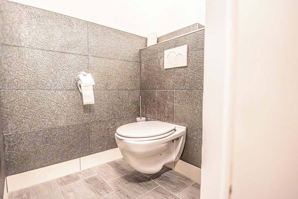 Comfy 1BR 1LR Apt Donaustadt Zones
