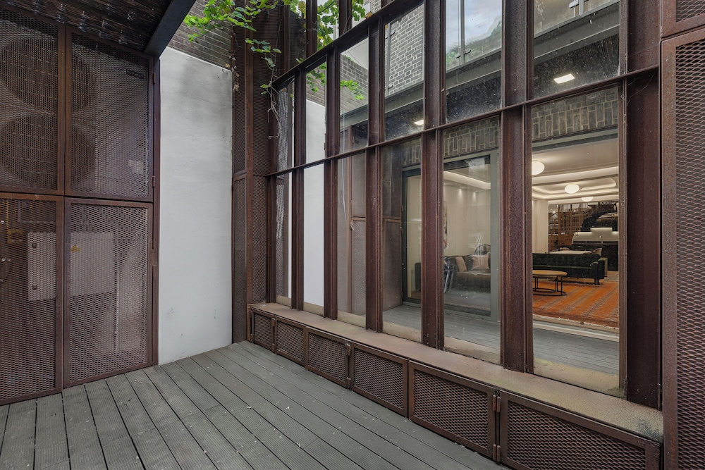 Spacious 5 Bdrm Townhouse in Camden