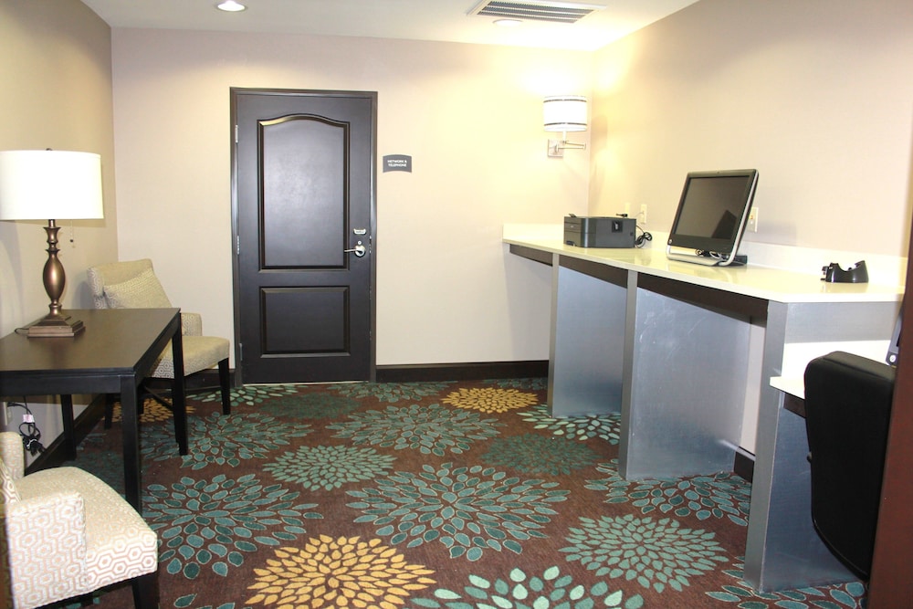 Staybridge Suites Houston IAH - Beltway 8, an IHG Hotel - Property Image 3