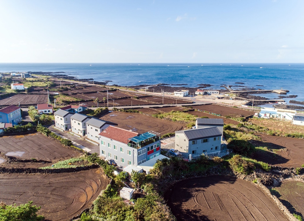 Jeju Cloudy Field House