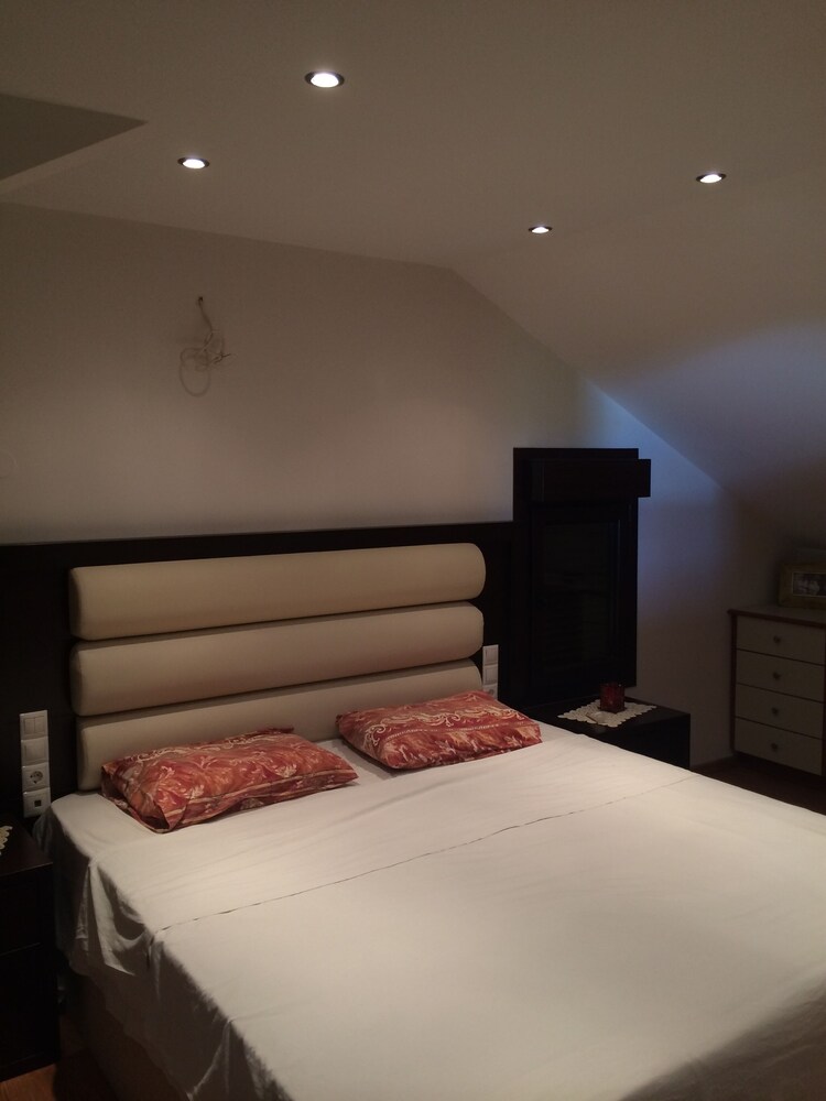 Charming 2-bed House in Kallithea view 2