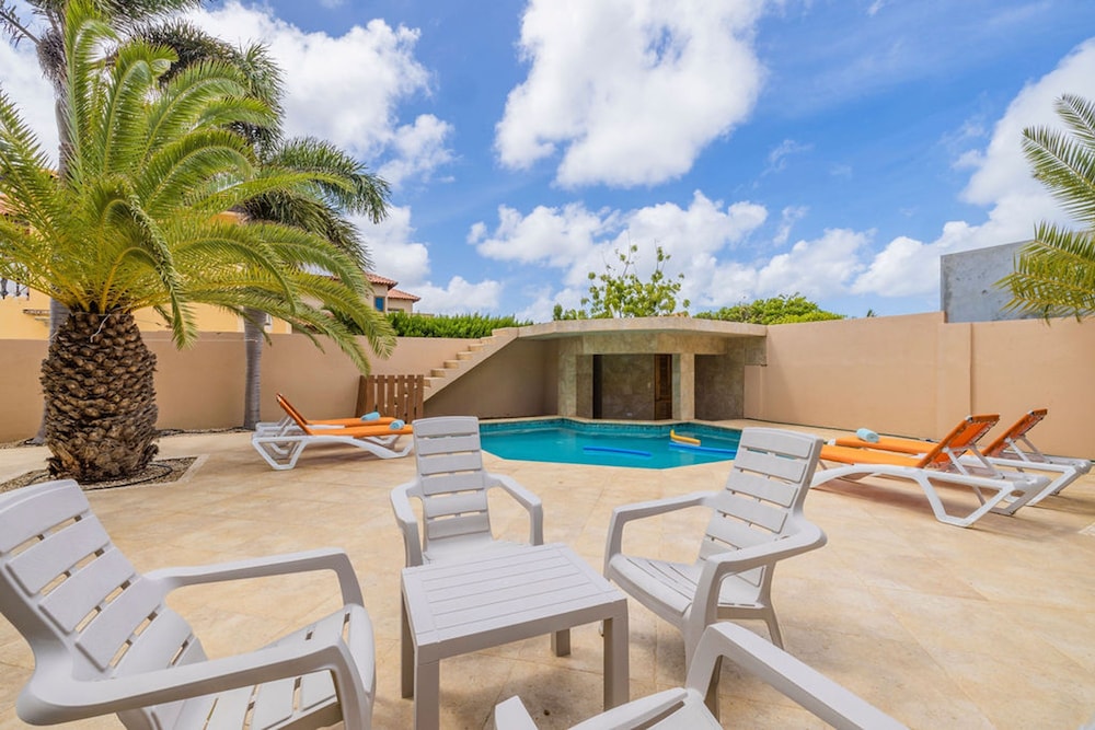 Amazing 4br4ba Villa w Pool Birdsanctuary Views