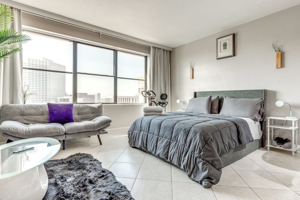 Downtown Studio w/ City Views in Jacksonville!