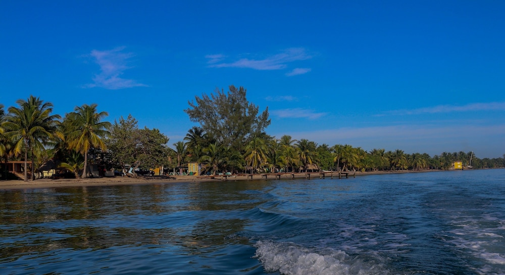 Palmento Grove Eco Cultural & Fishing Lodge