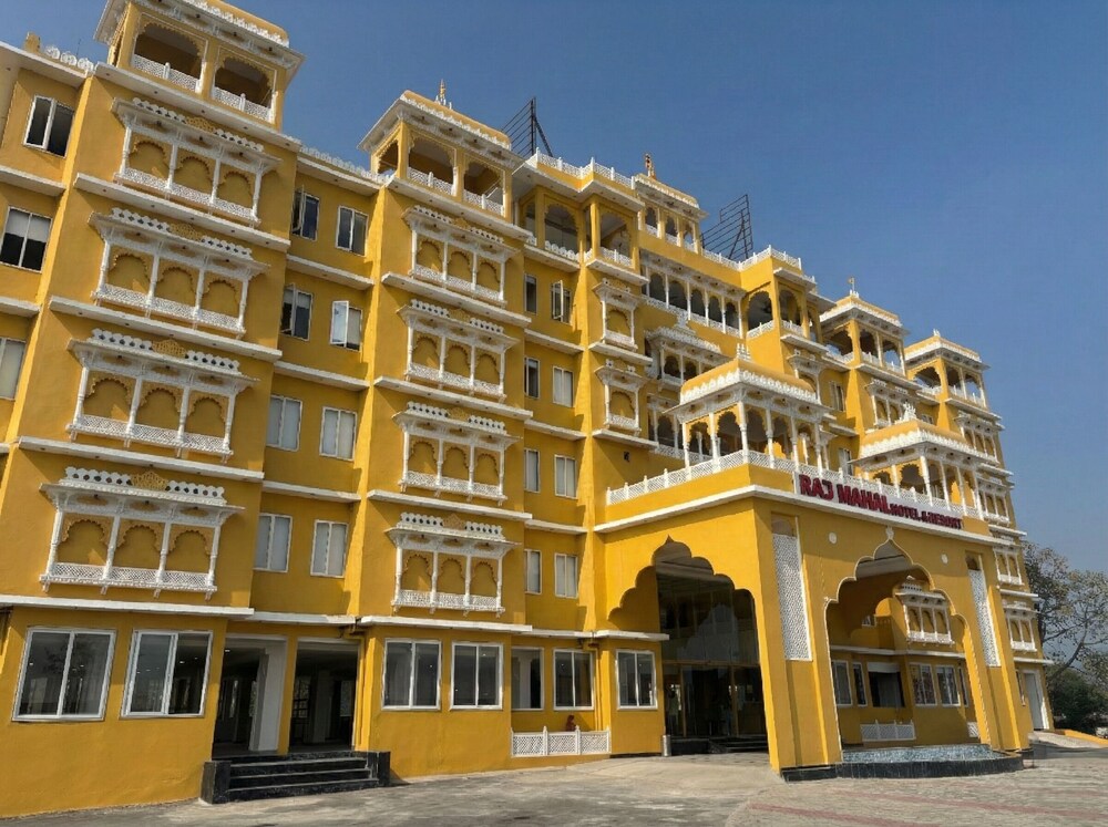 RAJMAHAL HOTEL & RESORT