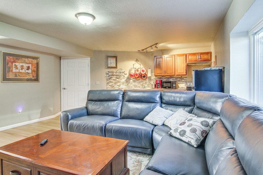 Private Hot Tub, 4 Mi to Usafa: Cozy Apartment!