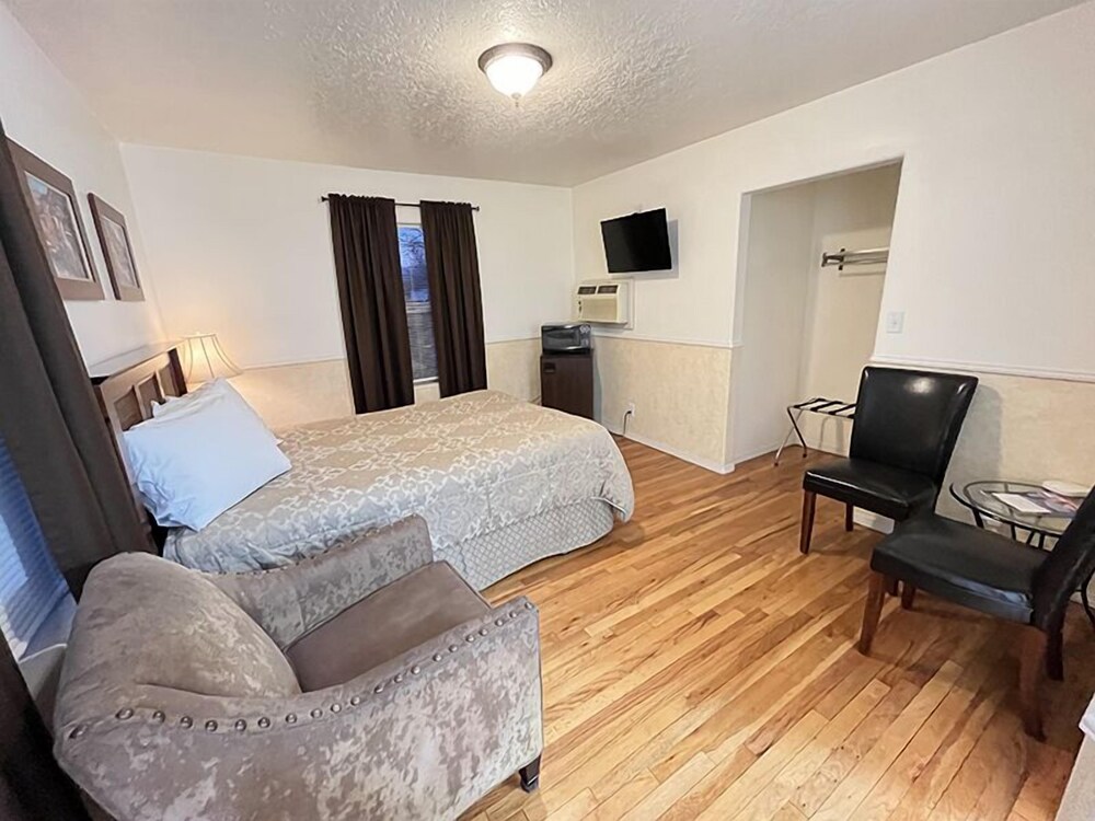 Cascade Motel view 3
