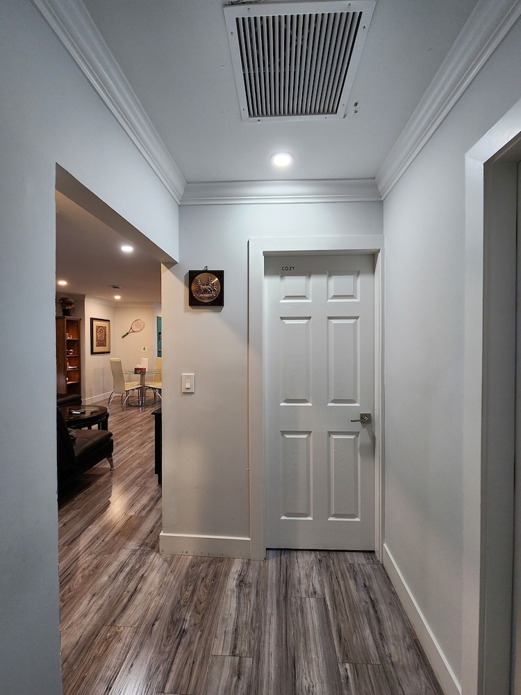 Surrey Vacations - Sarla Villa Surrey - Property Image 19