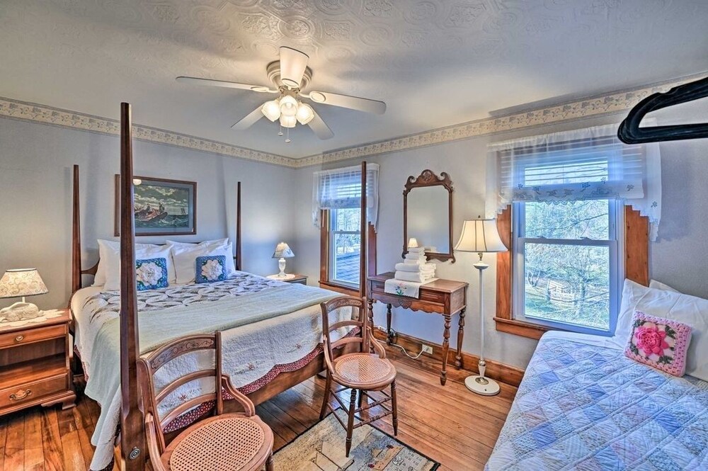 10 Mi To Gore Mountain: Home In Adirondack Park 5 Bedroom Home