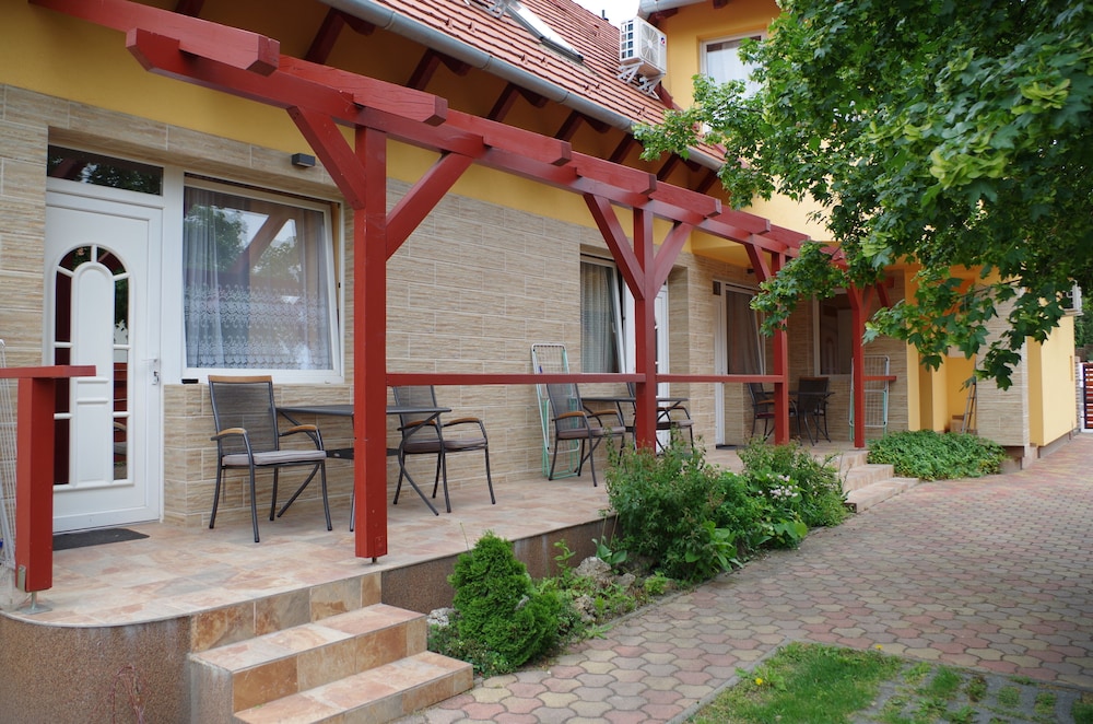 Aranyhal Apartmanház