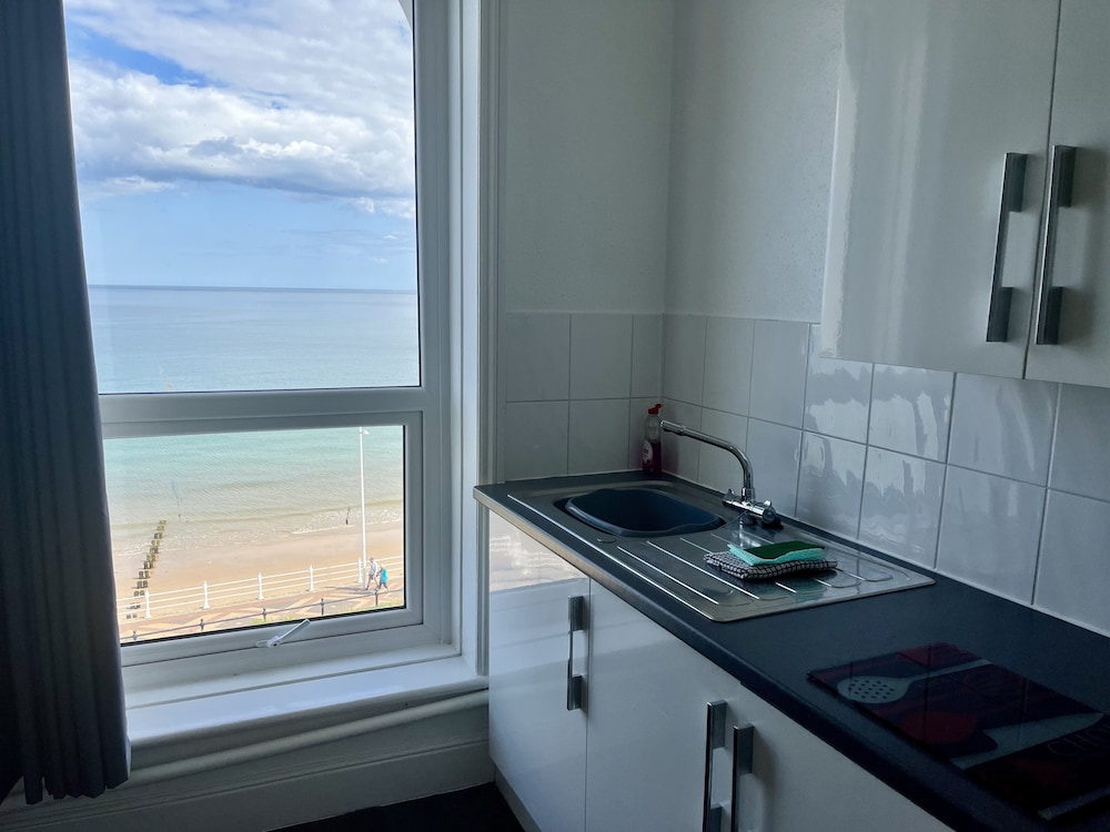 8 Beach View @ Beaconsfield House