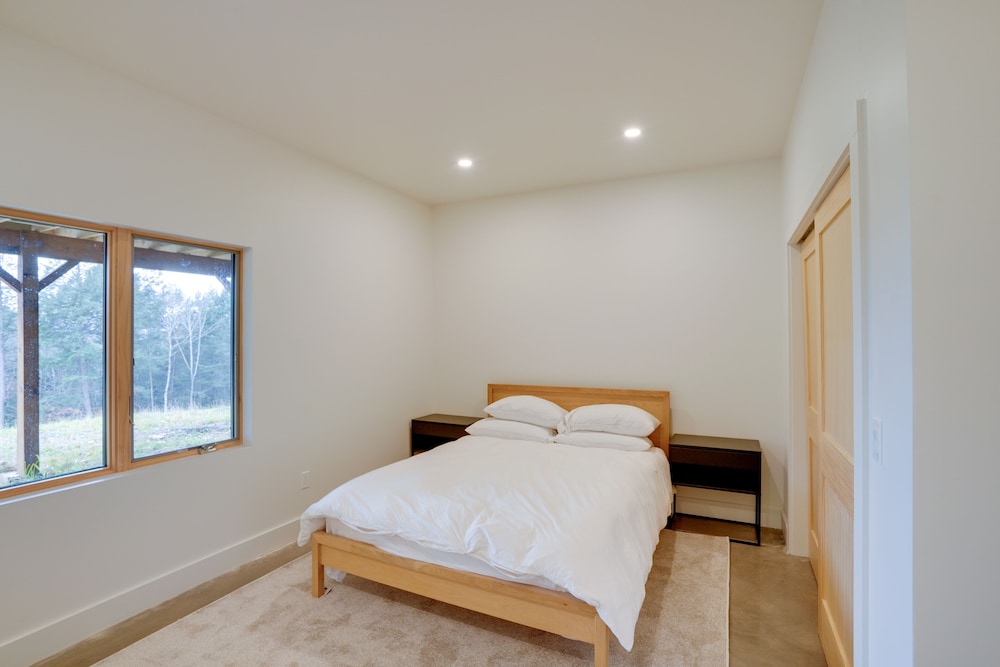 Brand New Luxury Ski Cabin - 2 Mi to Windham Mtn! view 5