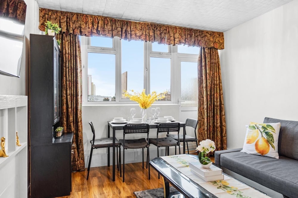Apartment - Sleeps 4 - Business or City Breaks