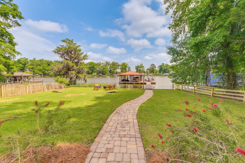 Private Dock + Porch: Lakefront Retreat in Cobb!