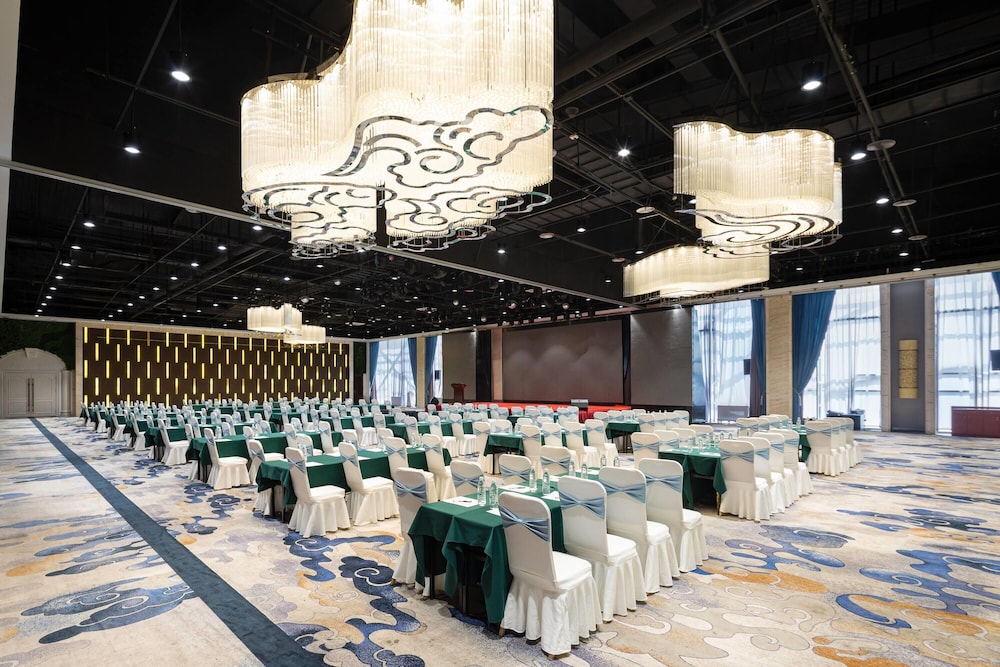 Days Hotel by Wyndham Urumqi Pingchuan Road