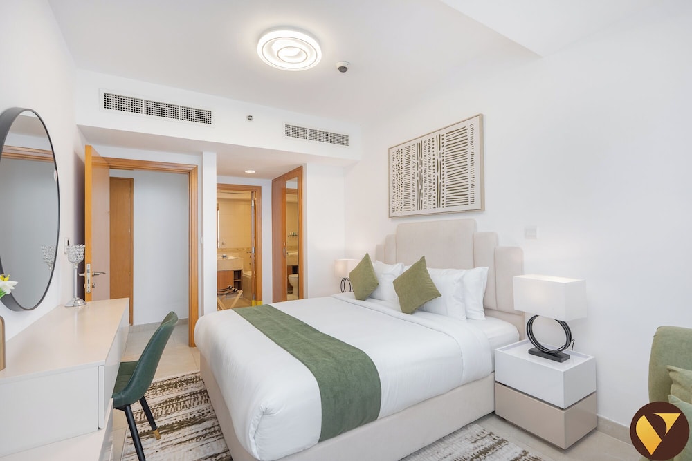 Luxury Stay in JLT Near Metro & JBR