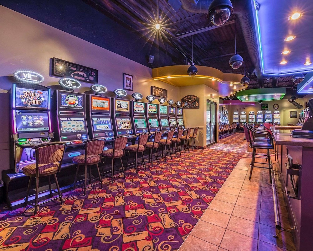 Red Deer Vacations - Quality Inn  Conference Centre - Property Image 8