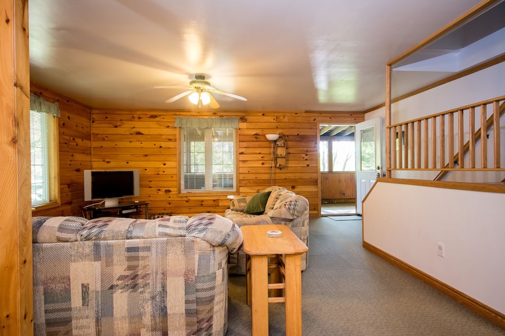 Fifth Lake Cottages