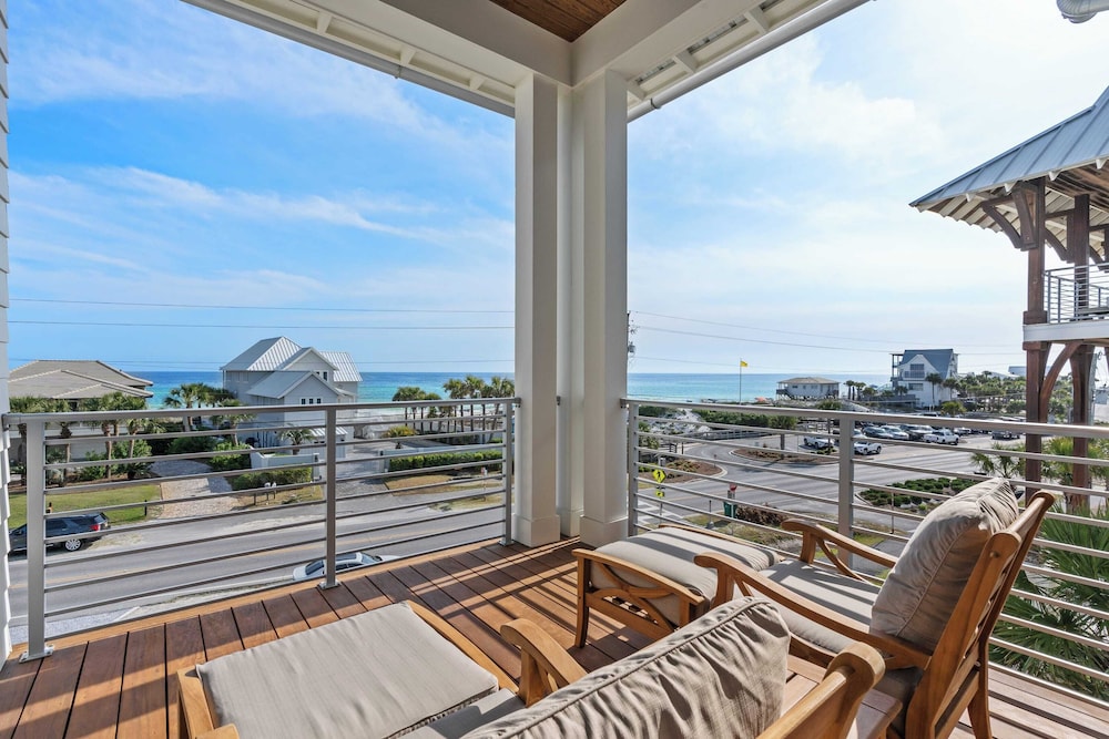 30A Beach Getaway by Avantstay Gulf Views + Pool Golf Cart + Bonfires