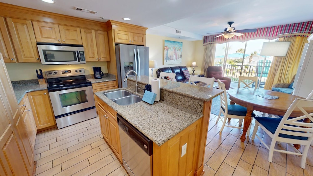 Tybee Beach Club 113 by Tybee Vacation Rentals