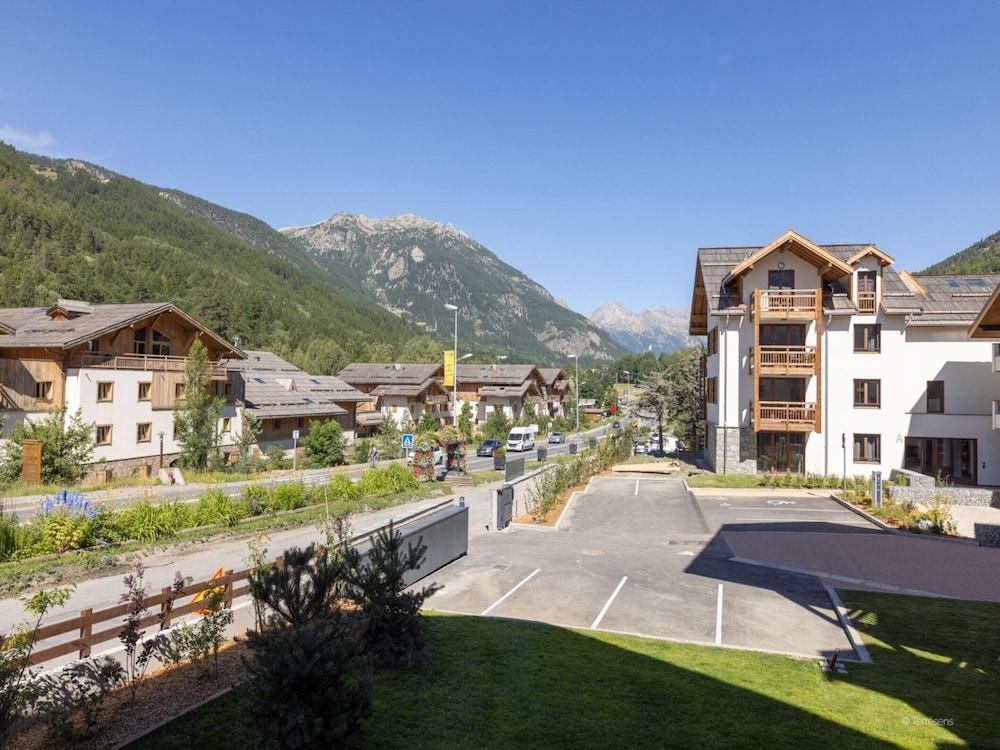 Apartment in Serre-chevalier Near Ski Slopes