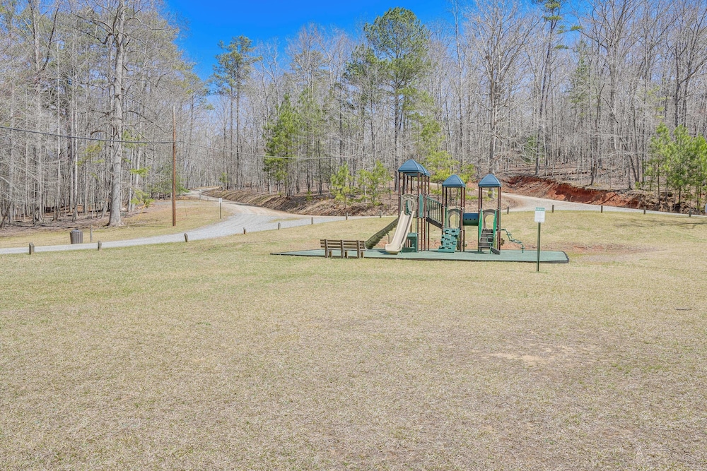 Ellijay Home 4 Mi to Dtwn: Hot Tub & Resort Perks!